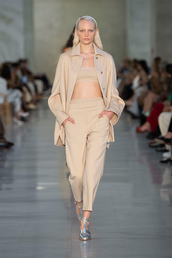 期間限定30%OFF! シャツ Farsa MARA 【22SS】MAX ジャケット アイボリー 上品な ジャケット Max Mara Runway | Spring/Summer 2022 Collection | Max Mara